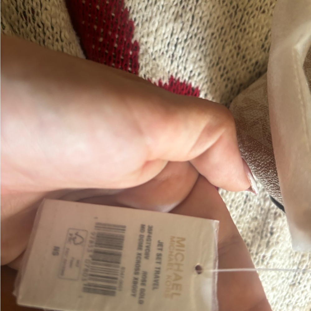 Michael Kors Cream Crossbody Bag with Gold-Tone Hardware and Rose Gold strap - Picture 6 of 7